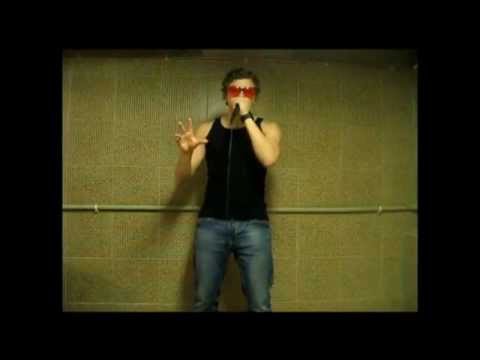 BEATBOX IN THE RED GLASSES