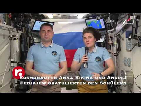 Kosmonauten Anna Kikina und Andrej Fedjajew gratulierten den Schülern
