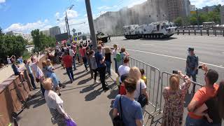 Rusiyanın son nəsil zirehli maşını paradda yandı