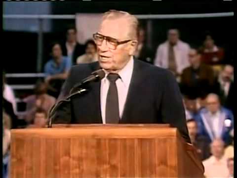YouTube - George Beverly Shea - The Love of God is Greater Far ( 1982 ).flv