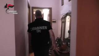 Ecco dove erano nascosti i quadri rubati a Traversetolo: i i carabinieri dentro l'appartamento