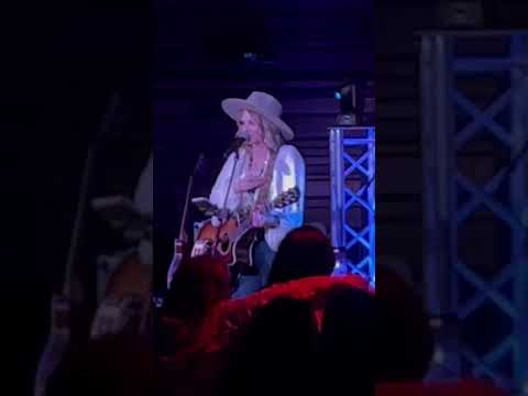 Britnee Kellogg Hey Mamma