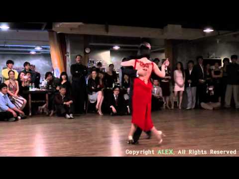  Cristina Sosa  and  Daniel Nacucchio  are  dancing  to  the  tango  "  La Cumparsita  "