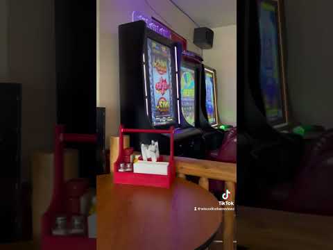 Badgers Den Bar and Grill Video Review