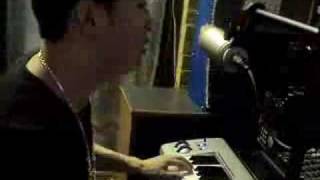 Stevie Hoang - Addicted (Live)