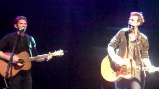Tyler Hilton and Bryan Greenberg Duet -- &quot;Wonderwall&quot; by Oasis