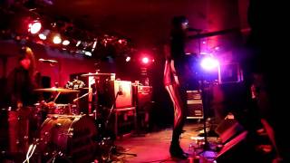 Dum Dum Girls - Coming Down (09.11.11)