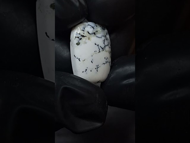 حجر اوبال شجري مصور اسم محمد بشكل طبيعي