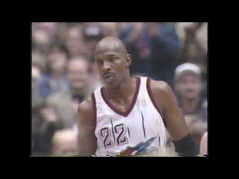 Clyde Drexler OUTDUELS Michael Jordan With Triple Double | January 19th, 1997