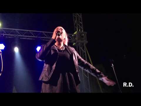 Greta Manuzi "Almeno tu nell' universo", live Turi (BA) 11 giugno 2016
