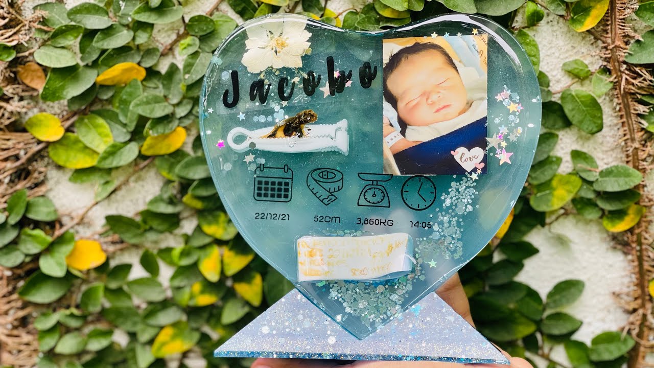 Corazon de resina con recuerdos de nacimiento /resin heart with birth memories/ Plaquinha afetiva