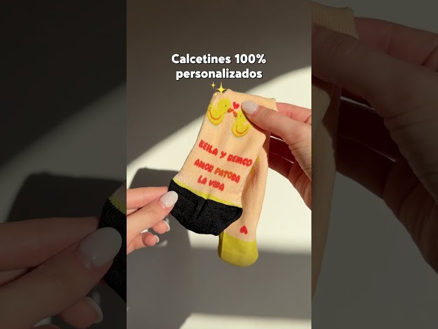 Vídeo relacionado con Transparent Gift Calcetines de Caras con Foto Personalizados. Calcetines Divertidos con Caras Personalizadas. Regalos Personalizados. Regalo Original para Hombre y Mujer Unisex.