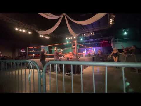 Scarlet Bordeaux hits a Panama Sunrise/Destroyer on Jacob Fatu