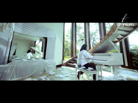 Kepingan Cinta - Carlo Saba (Official Music Video)