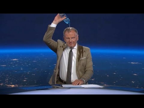 Österreichischer TV-Moderator schüttet Wasser über sich aus