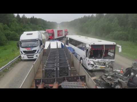 Бешеный автобус замолотил 5 машин