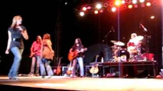 Shedaisy singing Don't Worry Bout A Thing