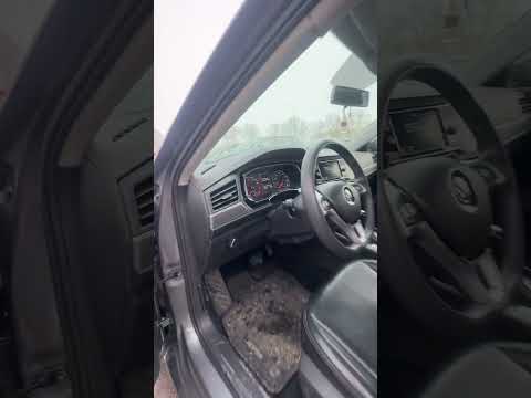 фото volkswagen jetta vii 0