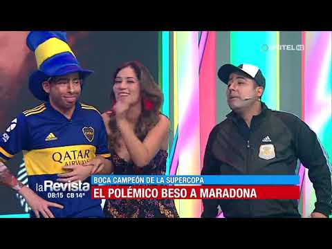 Humor: Tévez y Maradona recrearon el beso de La Bombonera
