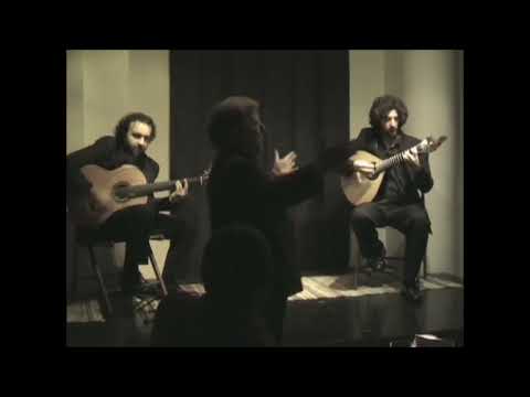 A viela - (fado cravo) Manuel Alcobia