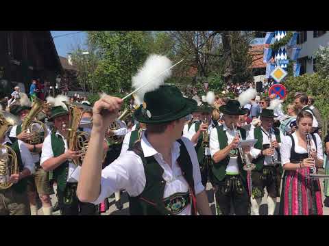 Der Einzug in das Festzelt