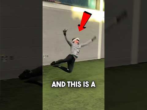 Can I beat a pro goalkeeper inside VR? 🤔 #vr #cleansheetvr #soccer #football #virtualreality