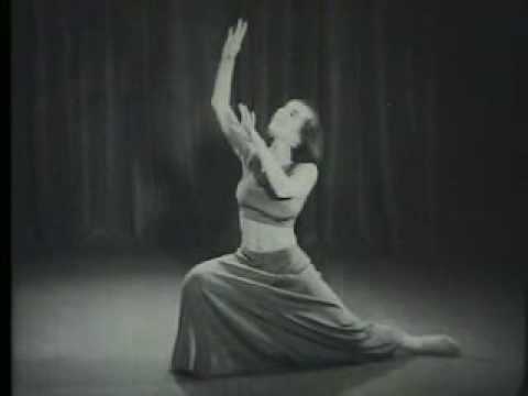 [[#Gret Palucca [Γκρετ Παλούκκα]#]], 1902-1993], "Serenata" (3 Οκτωβρίου1932 Stadttheater Görlitz, 1936, 1941). 