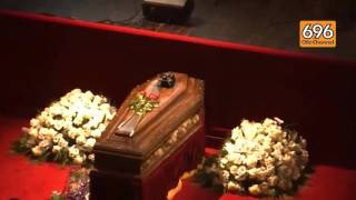 un-lungo-applauso-e-due-rose-rosse-addio-luca