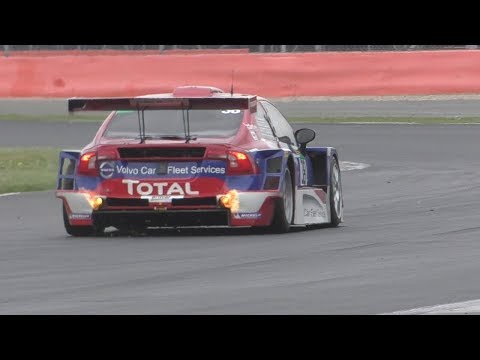 Volvo S60 Silhouette Screaming V6 Sounds!