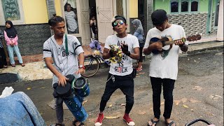 Download lagu Penasaran - Pengamen Alay mp3 Download lagu Penasaran - Pengamen Alay mp3