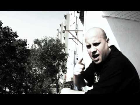 Kaidzas - kruzim ulicou