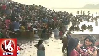 Godavari Pushkaralu | Devotees offer special prayers in Basara | Maha Pushkaram - V6 News