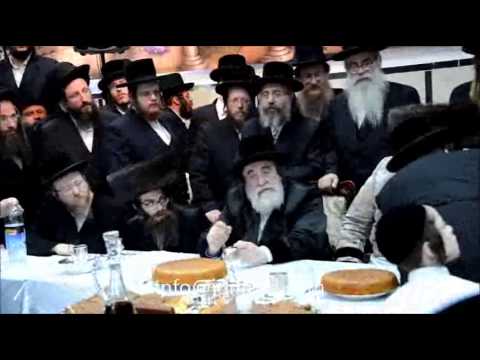 Viznitz Rebbe Attends Bris Of A Grandson Of The Pittsburgh Rebbe - Tamuz 5775