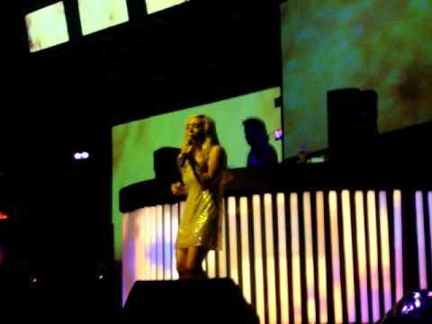 Colleen Riley and Kenneth Thomas at Rain in Las Vegas, 9-26-2009