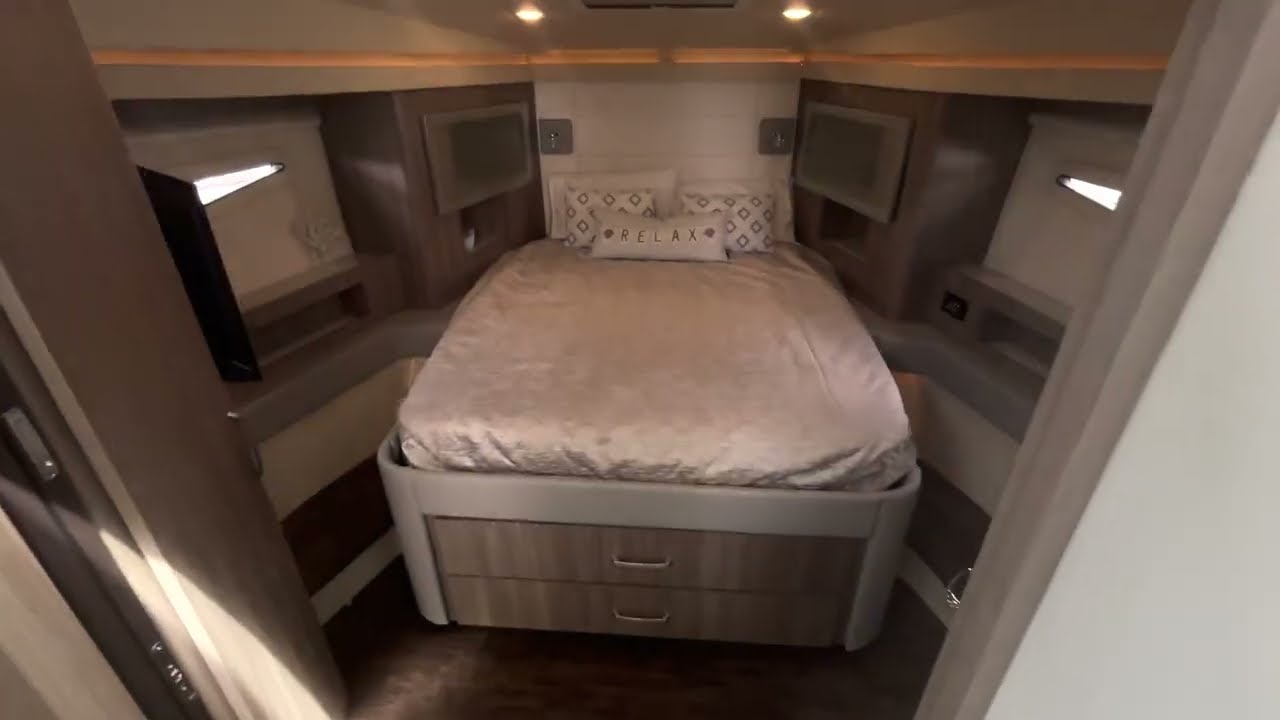 Regal 42’ XO - Yacht Tour