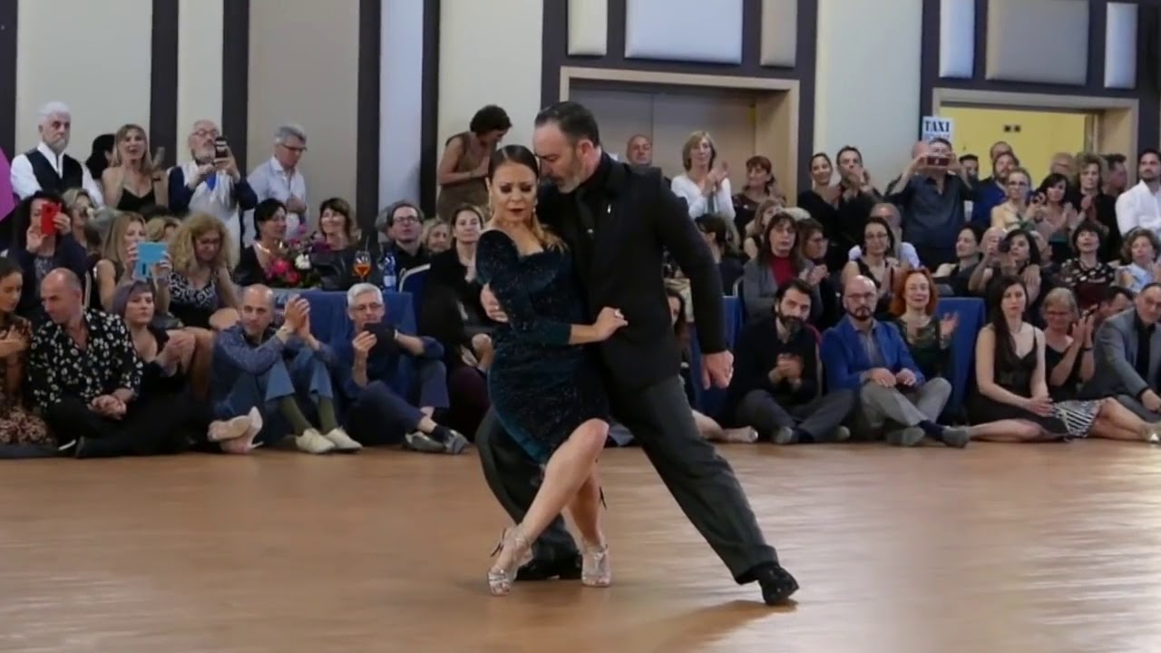 Joe Corbata y Lucila Cionci  Turn Up www.reginatangoshoes.com