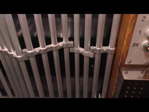 EPIC MOTOR! Oldmodded classic gated traction elevator @ Lindvallsplan 4, Stockholm