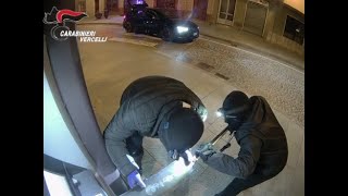 Vercelli, ecco come fanno saltare in aria i bancomat con armi da guerra. Incastrata la «banda del...