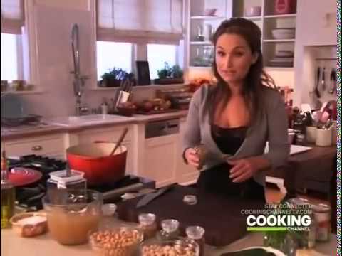 download lagu mp3 mp4 Giada Spicy Bean Soup, download lagu Giada Spicy Bean Soup gratis, unduh video klip Giada Spicy Bean Soup