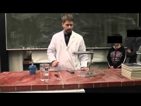 Thermal expansion and contraction of solid matter in a school experiment: breaking a bolt