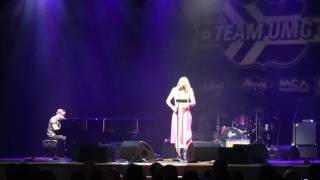 Tailgate Watch: Lauren Alaina performs &quot;Three&quot; at UMG Nashville&#39;s CRS Ryman Luncheon