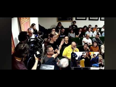 Paiportinos expresando sus quejas contra la gestión que hizo el ayuntamiento de la DANA #2 #paiporta