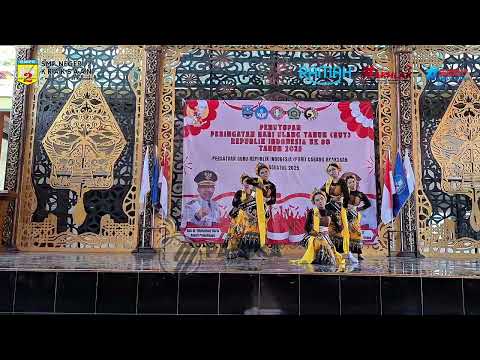 Penampilan Tari Kreasi dari SMP Negeri 2 Kraksaan