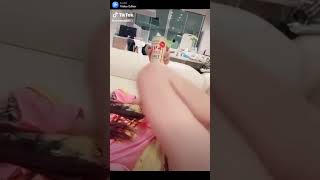 《エロTikTok》『パンチラ』酔ってるからしょうがない