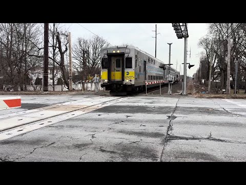 LIRR 2 car train EQ2STYD at Straight Path 1/2/26.
