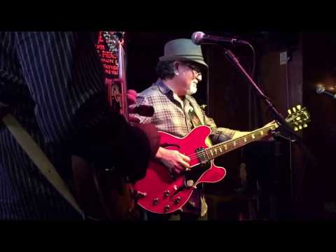 Gibson vs. Fender . Guitar Showdown. December 2016