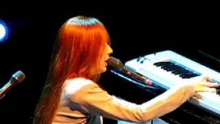 Tori Amos in Montreal - August 11th 2009.  Entrance + Give