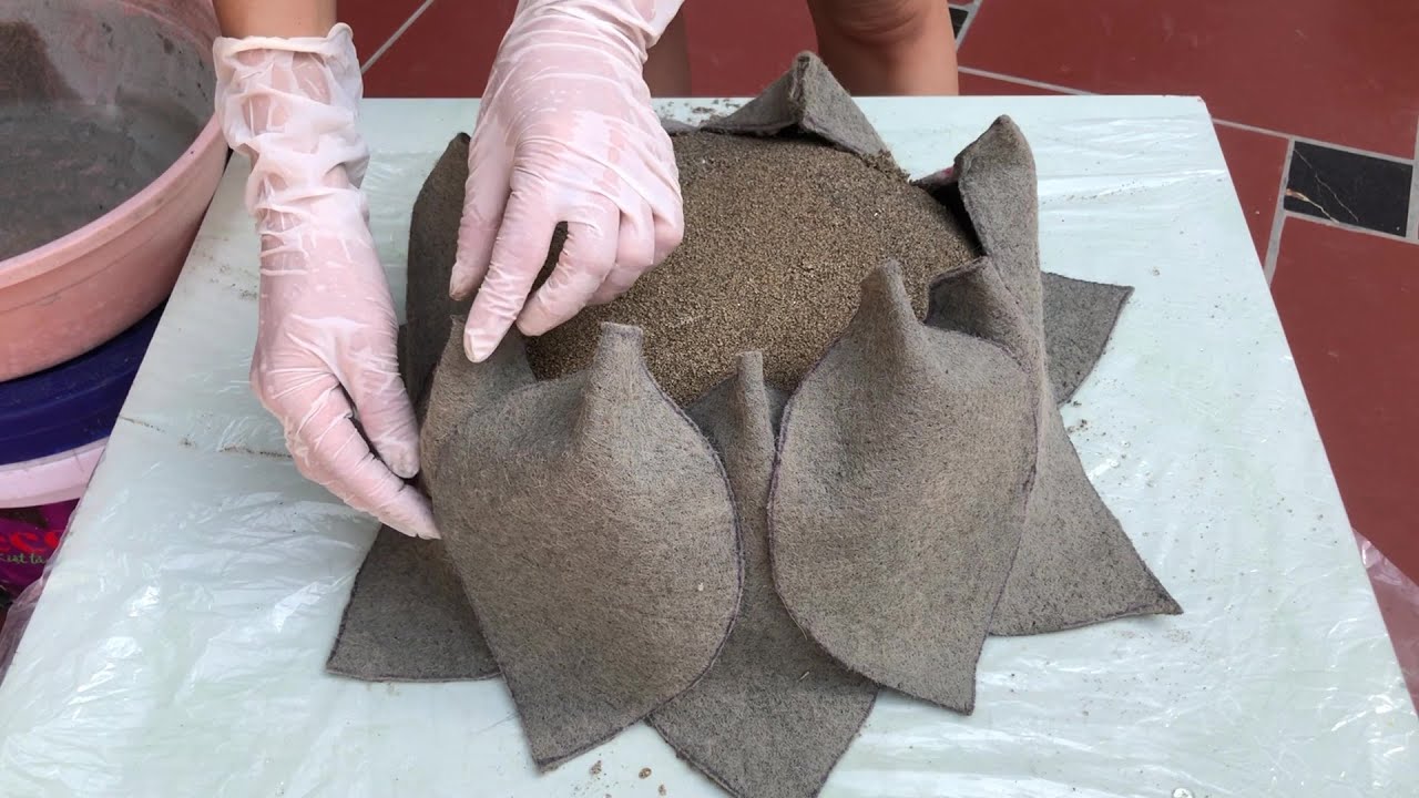 The art of creating extremely beautiful flower-shaped plant pots from carpets