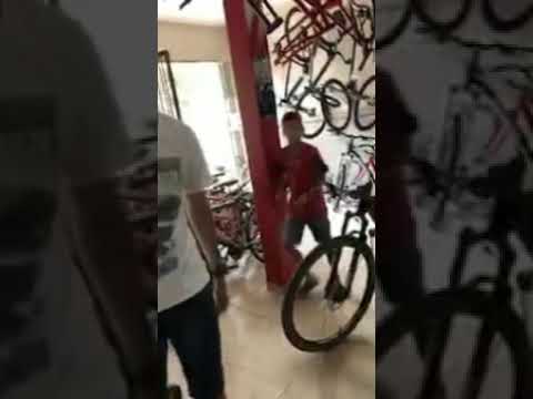 Tomba Car embrased it a sound Say Goodbye