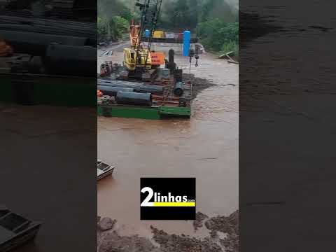 🚨 Balsa com máquinas é arrastada pela força do Rio Guarita e prejuízo pode chegar a R$ 10 milhões